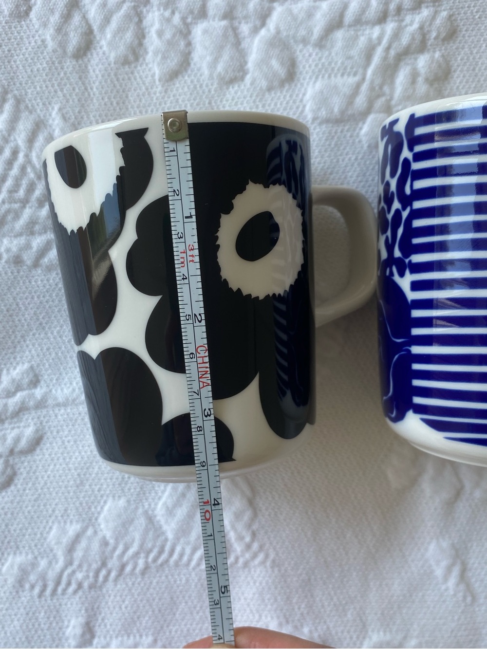 Merimekko 2 mugs in black and white or navy and white print - Picture 4 of 4